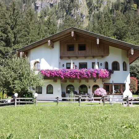 Vronis Waldhaus Adults Only Aparthotel Mayrhofen Exterior photo