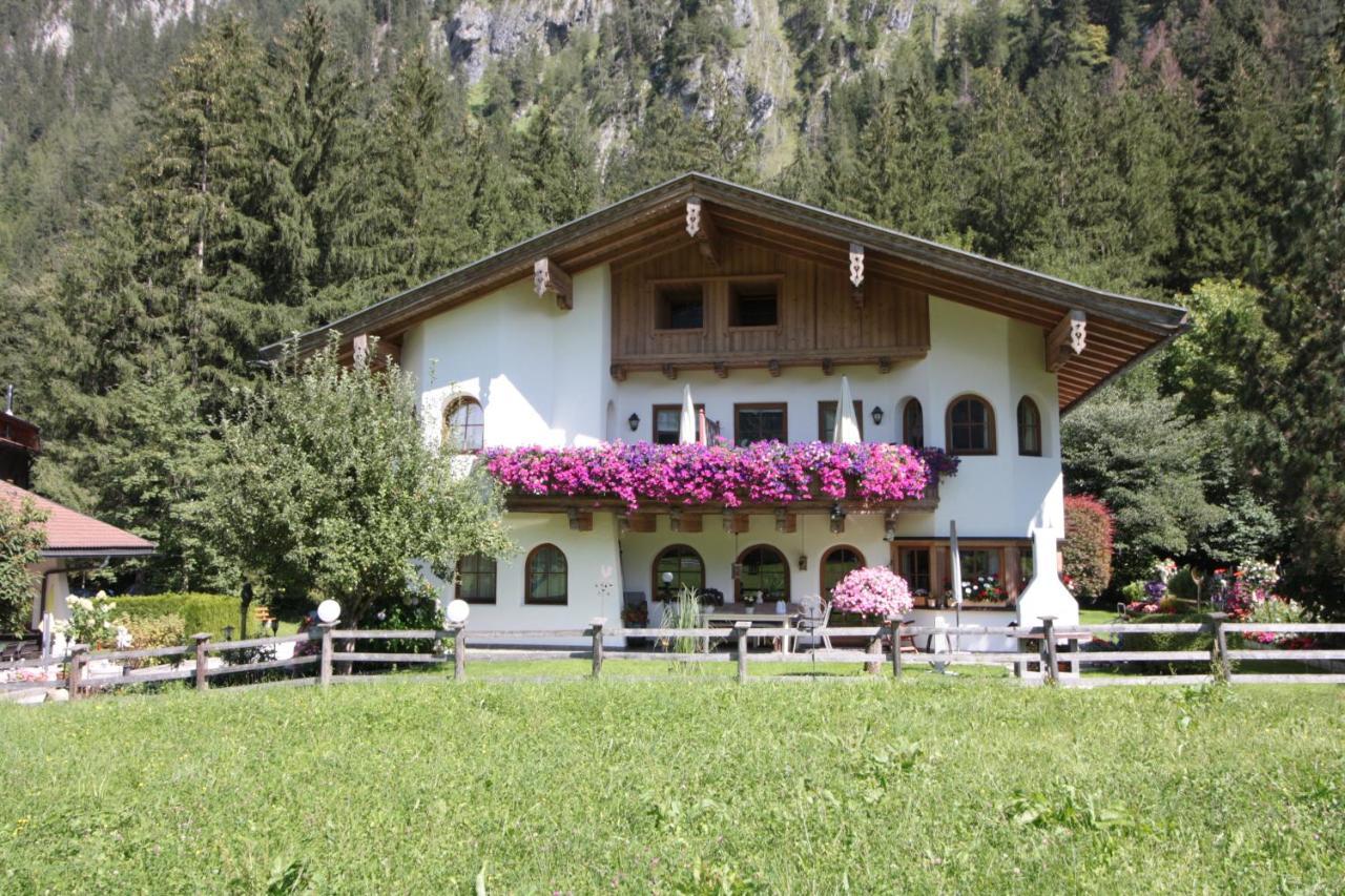 Vronis Waldhaus Adults Only Aparthotel Mayrhofen Exterior photo