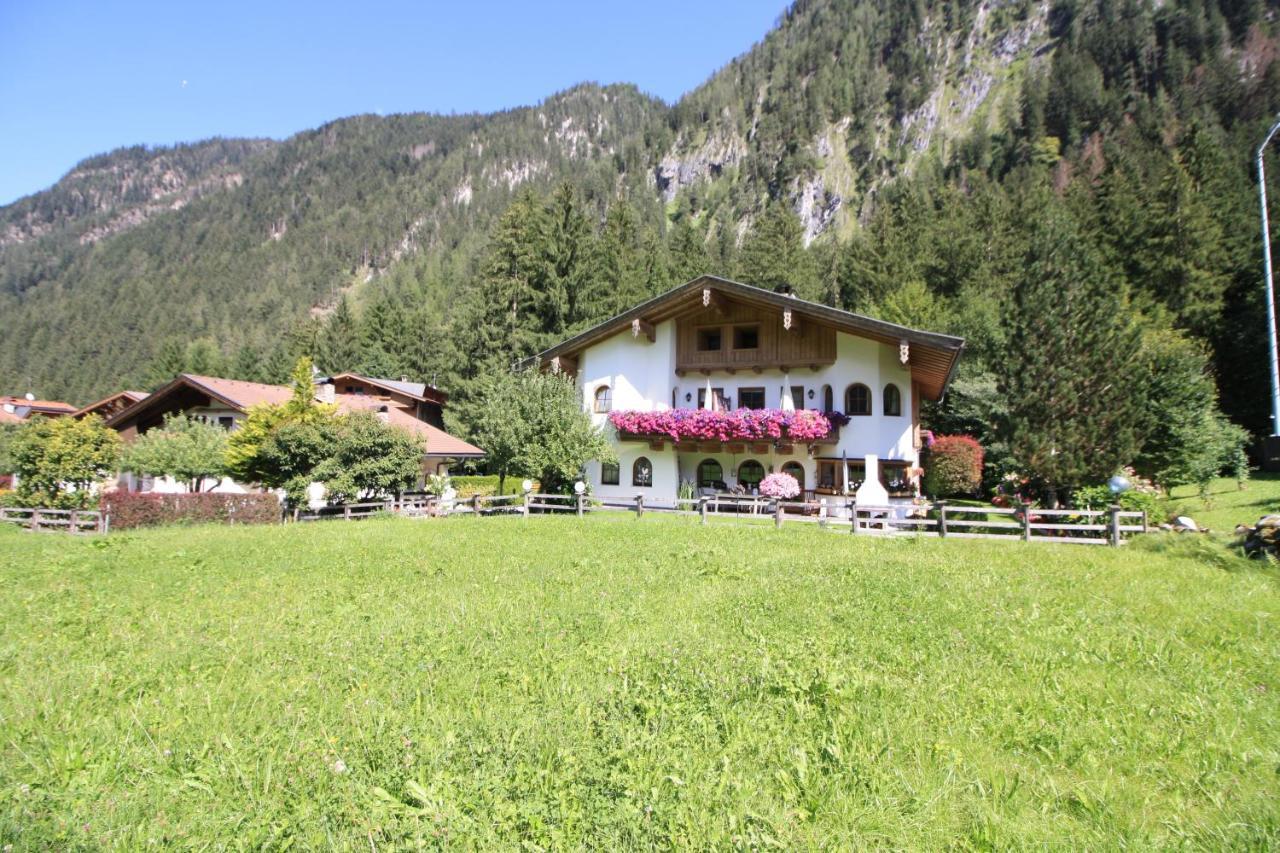 Vronis Waldhaus Adults Only Aparthotel Mayrhofen Exterior photo