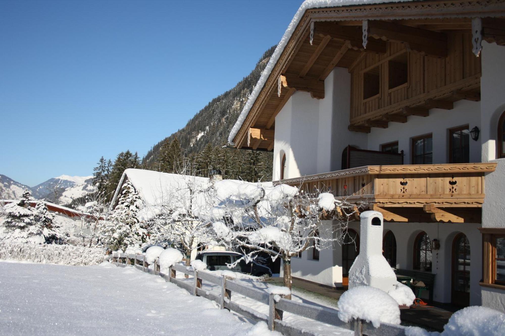 Vronis Waldhaus Adults Only Aparthotel Mayrhofen Exterior photo