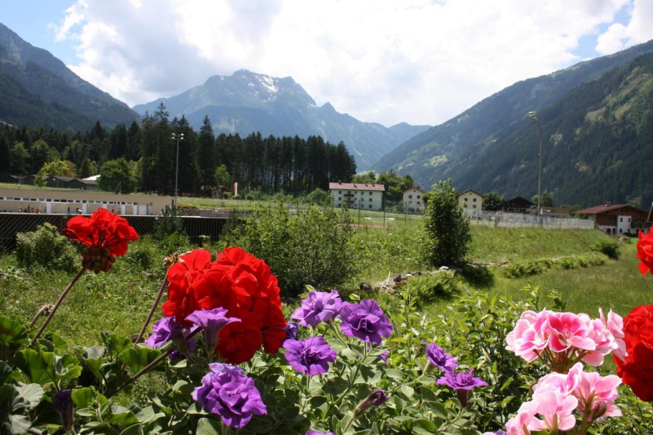 Vronis Waldhaus Adults Only Aparthotel Mayrhofen Exterior photo